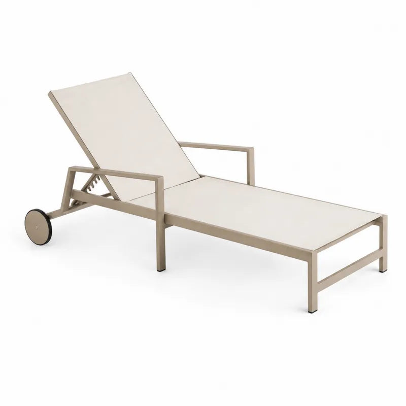 Leżak aluminiowy beżowy 195 cm z kółkami